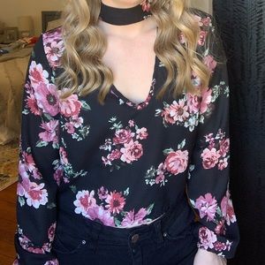 Floral V-neck Cropped shirt
